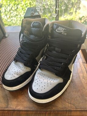 Women’s High-Top Sneakers in Black and Gray